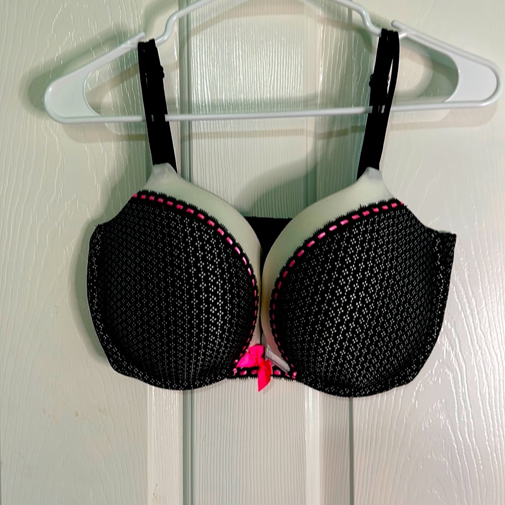 Victoria’s Secret push-up bra black, size 36 DDD ,in excellent condition